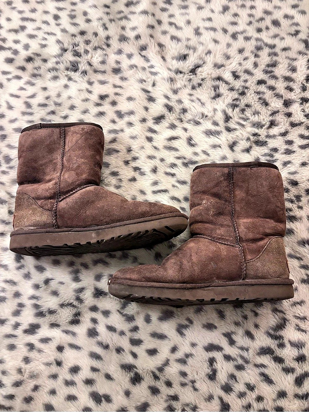 UGG Classic Short Boot Brown Shearling-Lined Winter Boots